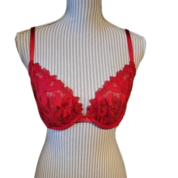 Victoria's Secret Other - Victoria's Secret floral lace unlined plunge bra 36D NEW Without Tags